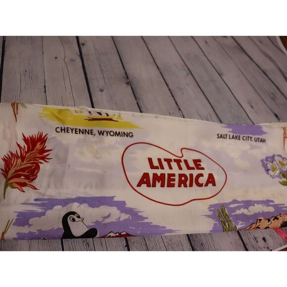 SUPER VINTAGE Little America Scarf! - Picture 1 of 7